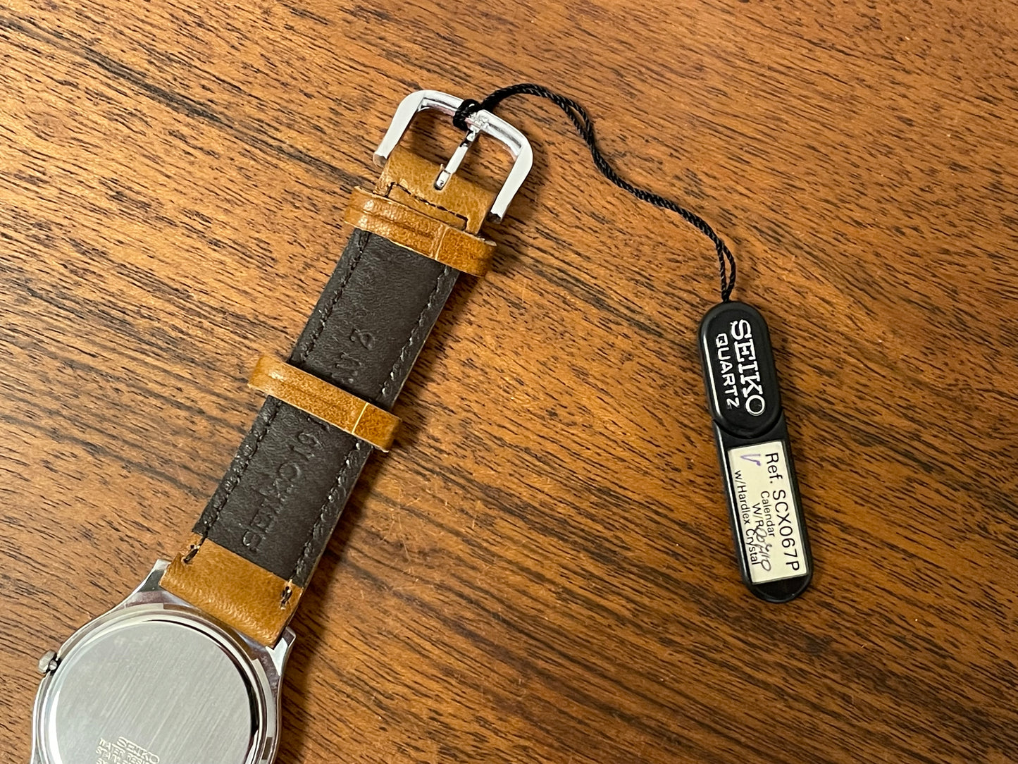 (1988) Seiko 5Y22-7010 Quartz SQ dress watch - black dial w/ 180° arc date window (NOS)