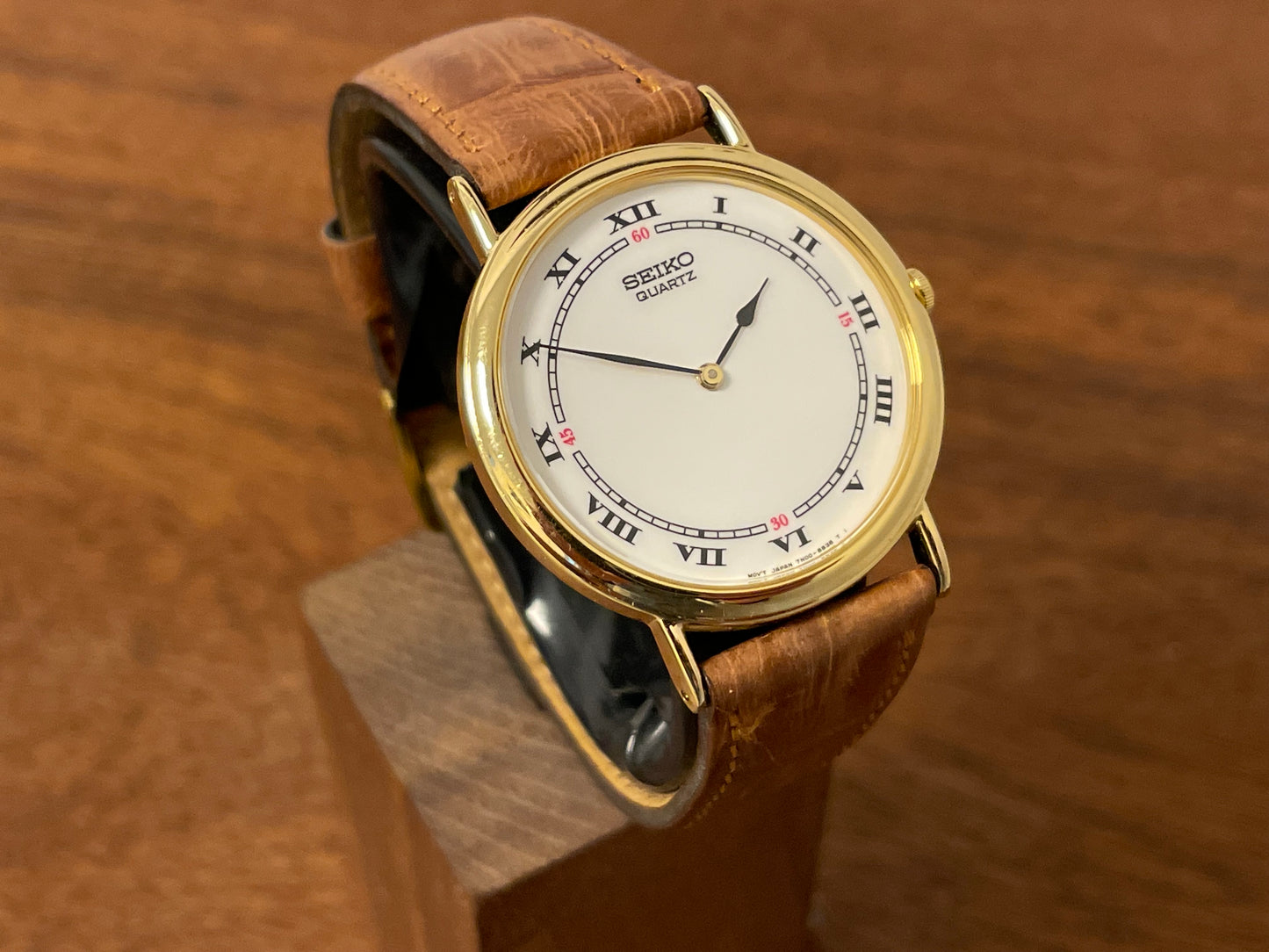 (1992) Seiko 7N00-6A00 dress watch - white dial w/ Roman numerals & Spade hands (NOS)