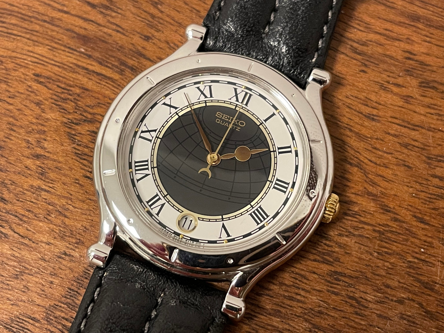 (1990) Seiko 5Y22-6050 Age of Discovery dress watch - dark grey/white bullseye dial with Roman numerals (NOS)