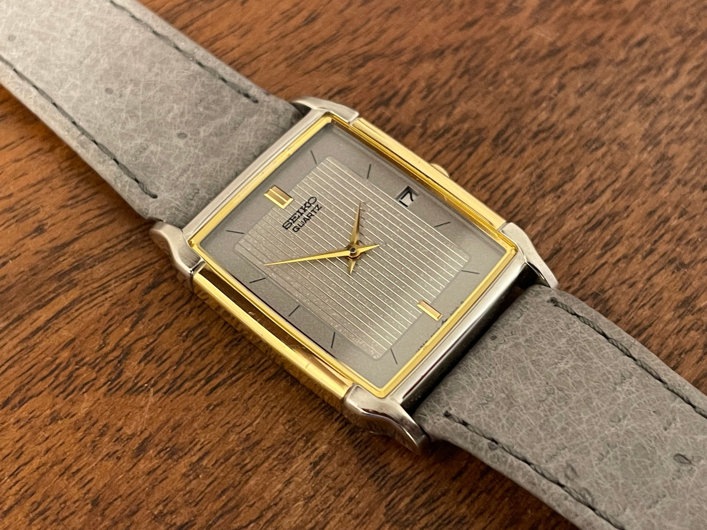 (1996) Seiko 5P39-5000 Quartz "Tank" dress watch - grey diamond dust dial w/ vertical lines (NOS)