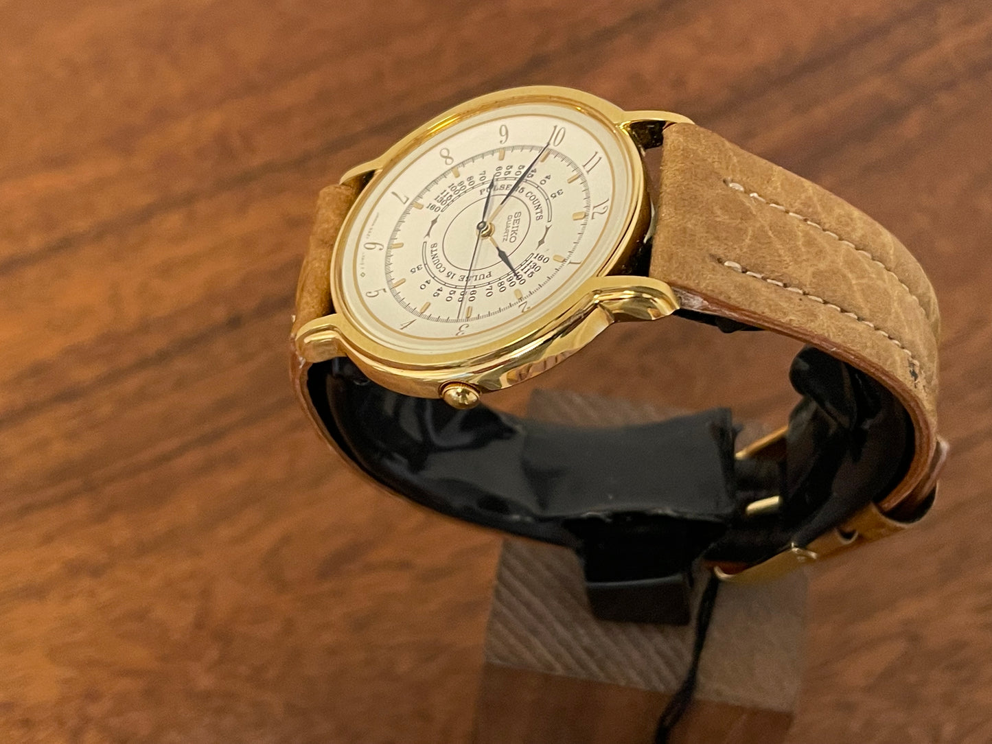 (1989) Seiko 5S21-7A10 Quartz medial pulsation - cream dial w/ gold Arabic numerals (NOS)