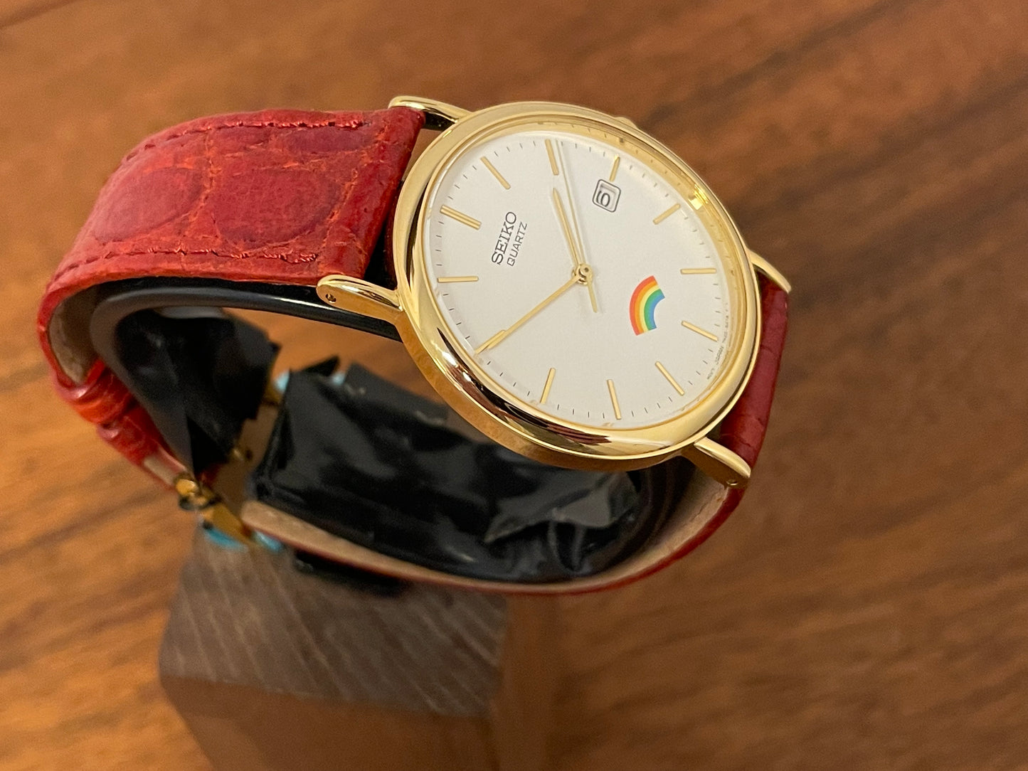 (2002) Seiko 7N22-8A00 Quartz "Arcobaleno" dress watch - white dial w/ rainbow logo (NOS)