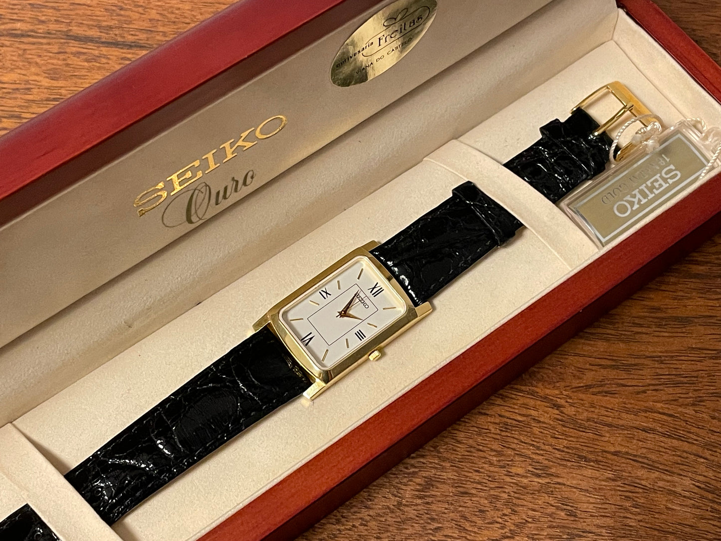 (1990s) Seiko 7N01-0BA8 18K gold collection "tank" - 18k solid gold case - white & cream dial (NOS + full set)