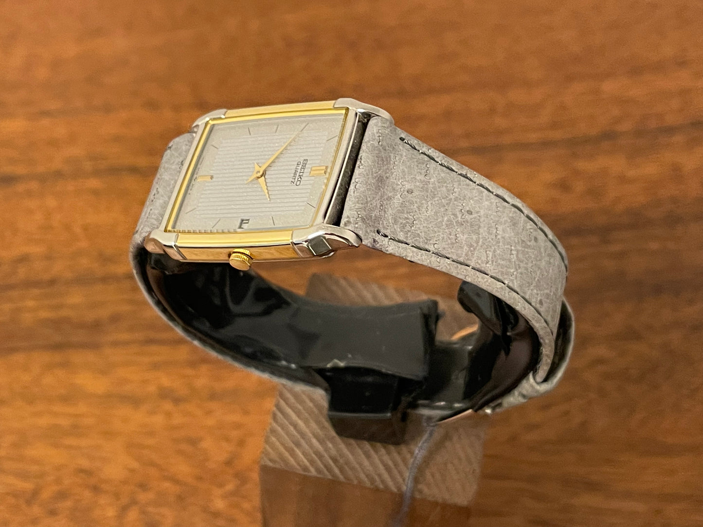 (1996) Seiko 5P39-5000 Quartz "Tank" dress watch - grey diamond dust dial w/ vertical lines (NOS)