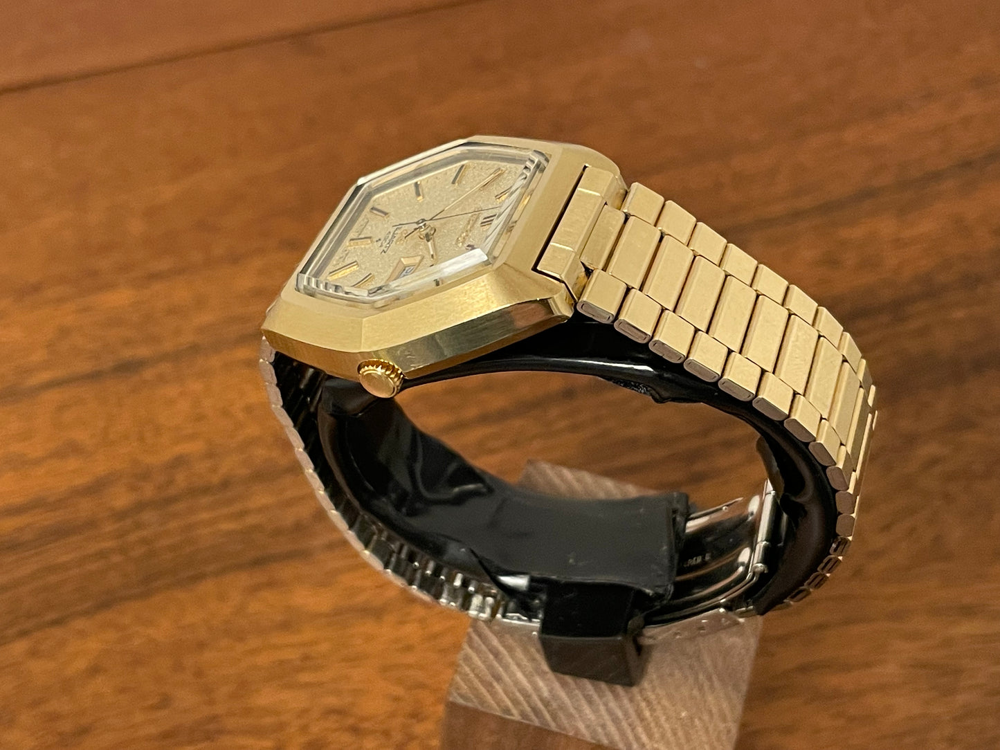 (1984) Seiko 0903-5009 SQ 4004 gold - hexagon case & diamond dust dial" (Mint + serviced)