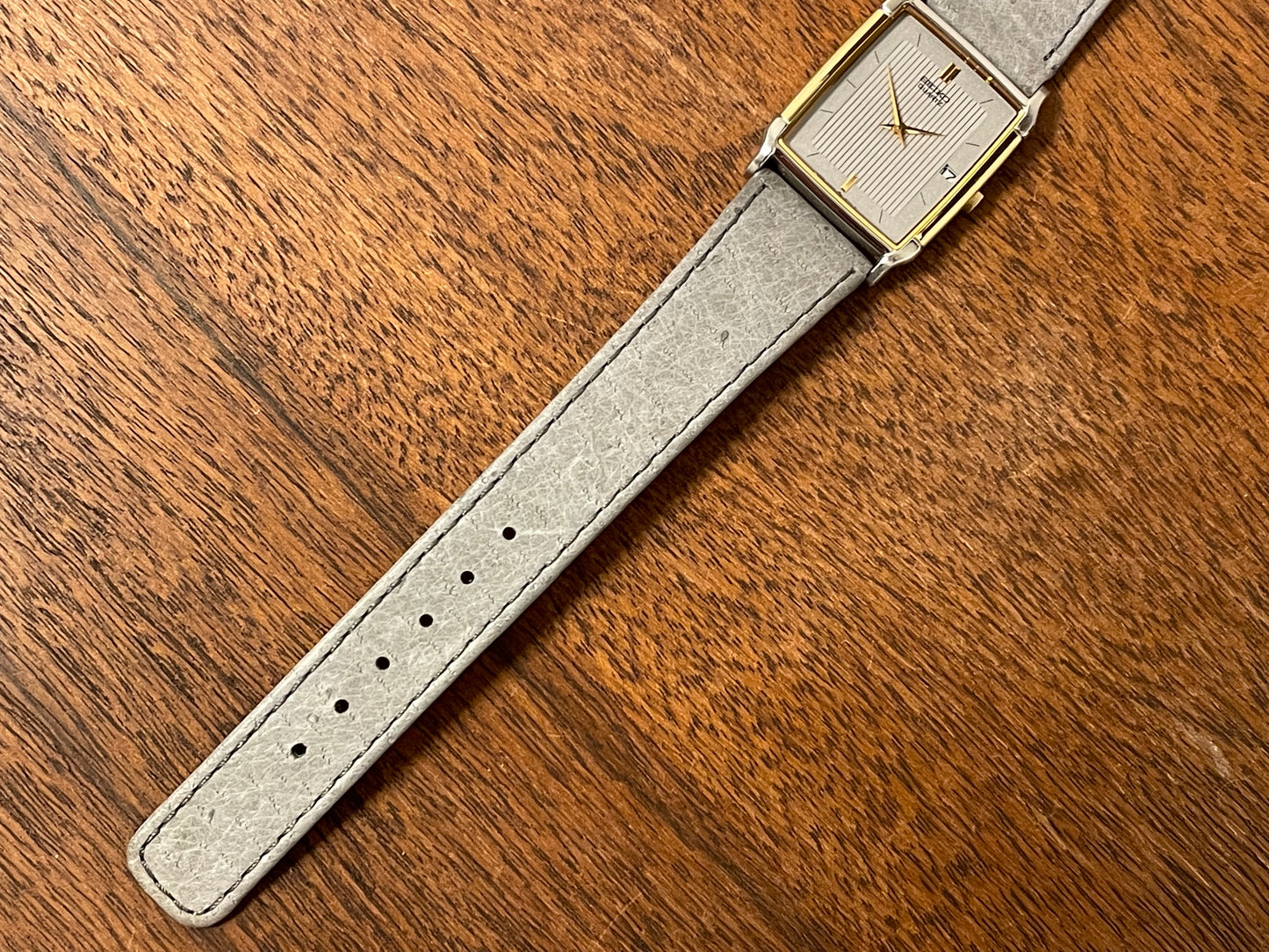 (1996) Seiko 5P39-5000 Quartz "Tank" dress watch - grey diamond dust dial w/ vertical lines (NOS)
