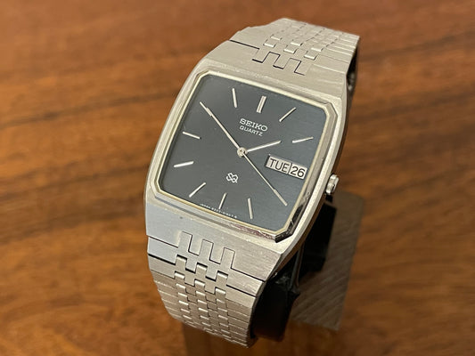 1989) Seiko 8223-5160 Quartz SQ "TV dial" front view