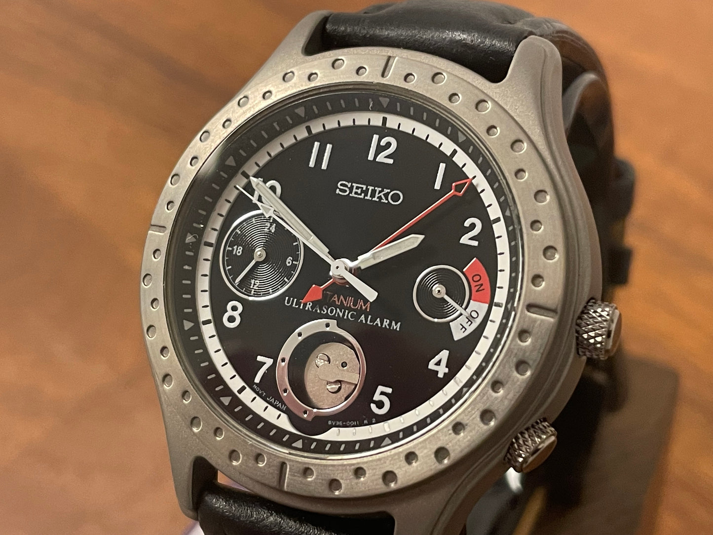 (1997) Seiko 8V36-0010 Titanium Ultrasonic Alarm - black dial (NOS)