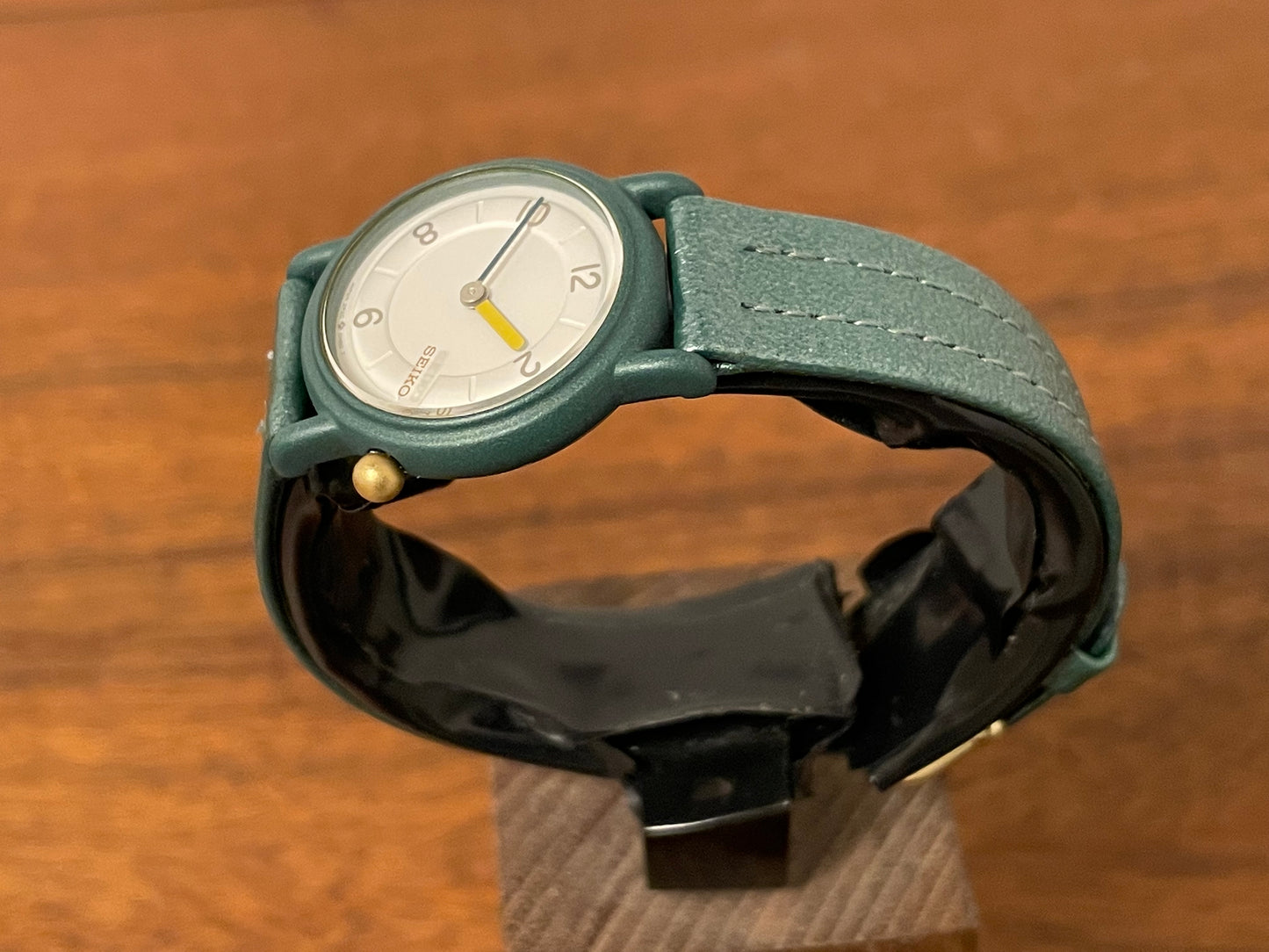 (1996) Seiko 2P20-0B3A Quartz - green case and strap - small size (NOS)