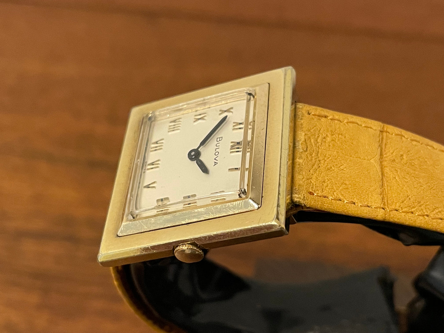 (1969) Bulova 62905-5Y President "G" M9 square dress watch - champagne dial with gold Roman numerals (serviced)
