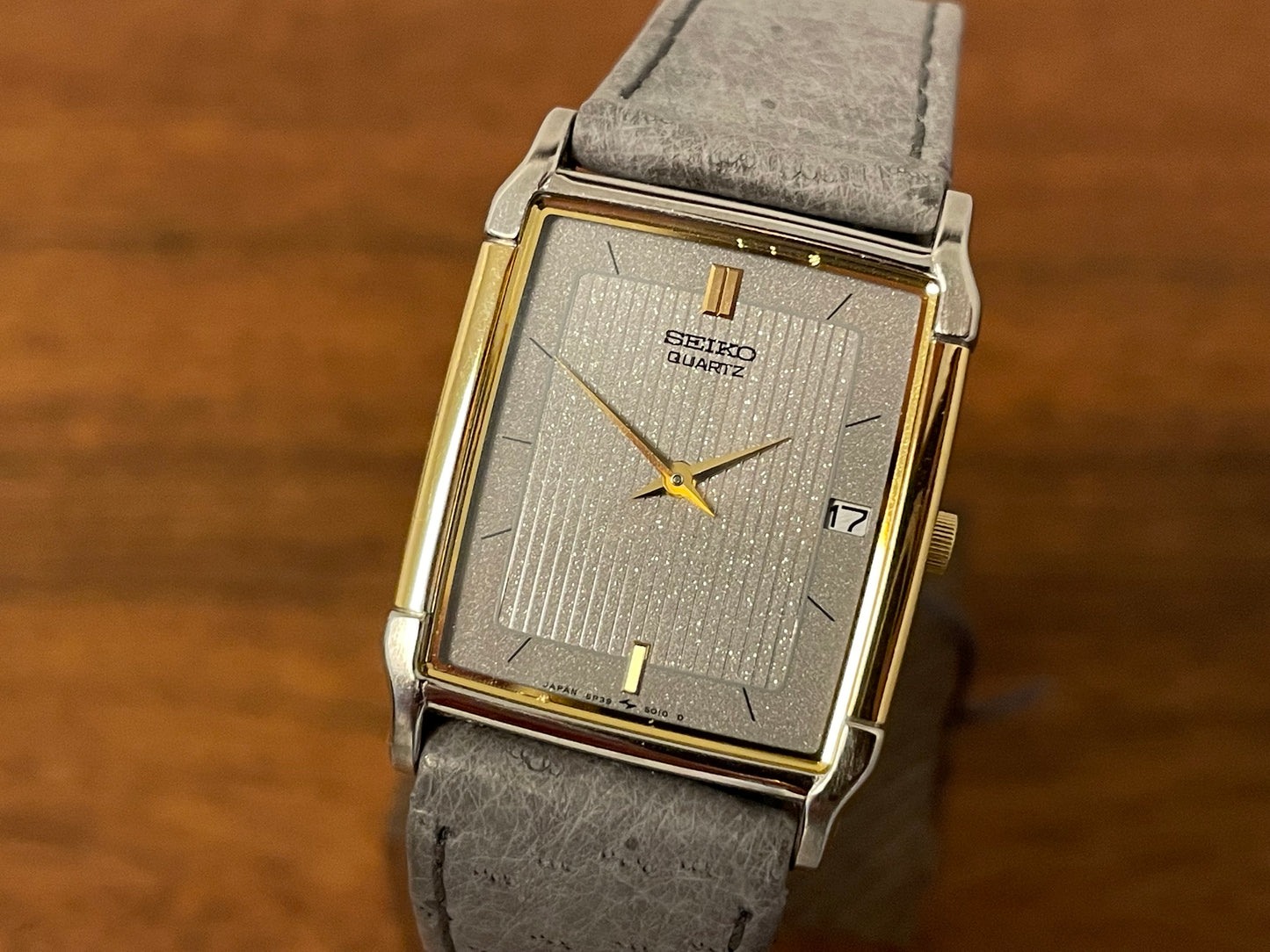 (1996) Seiko 5P39-5000 Quartz "Tank" dress watch - grey diamond dust dial w/ vertical lines (NOS)