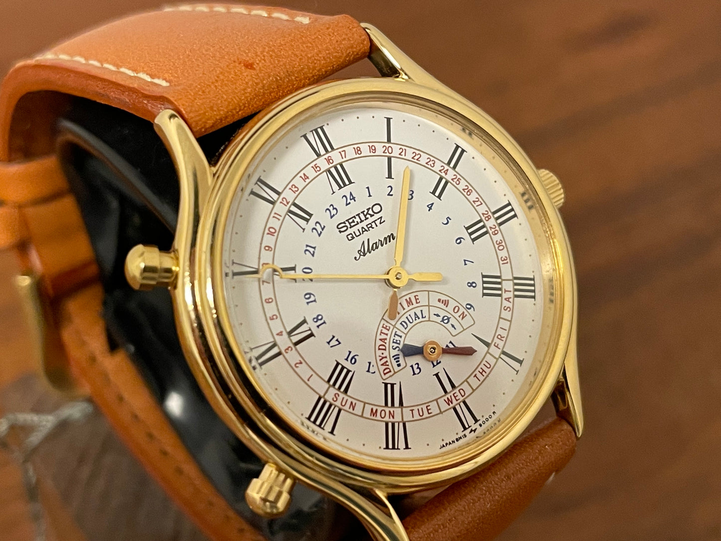 (1999) Seiko 8M15-9000 Quartz Alarm " dancing hands" - gold case w/ white dial (NOS)