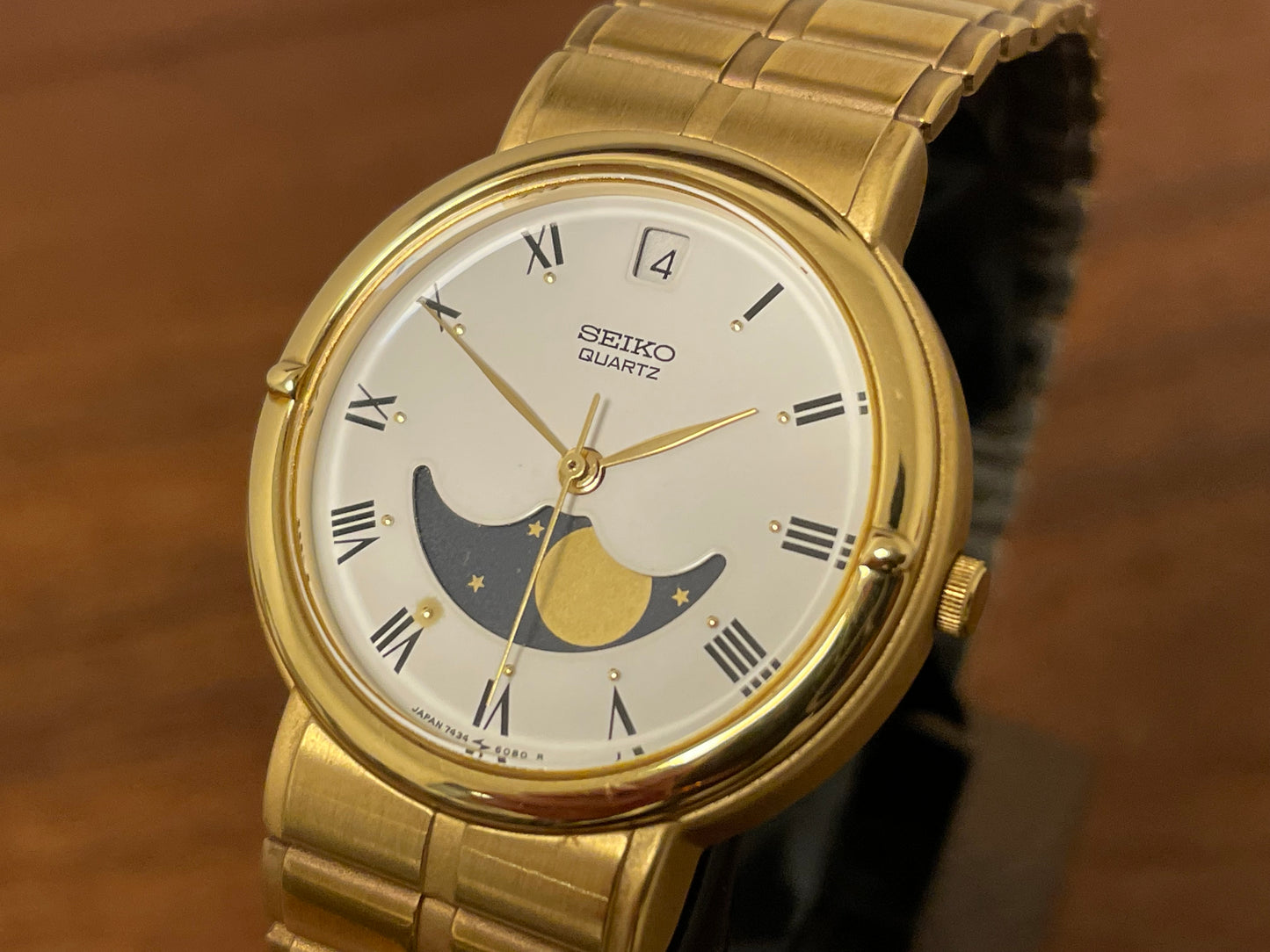 (1986) Seiko 7434-6070 gold colored dress watch - linen dial w/ moon phase