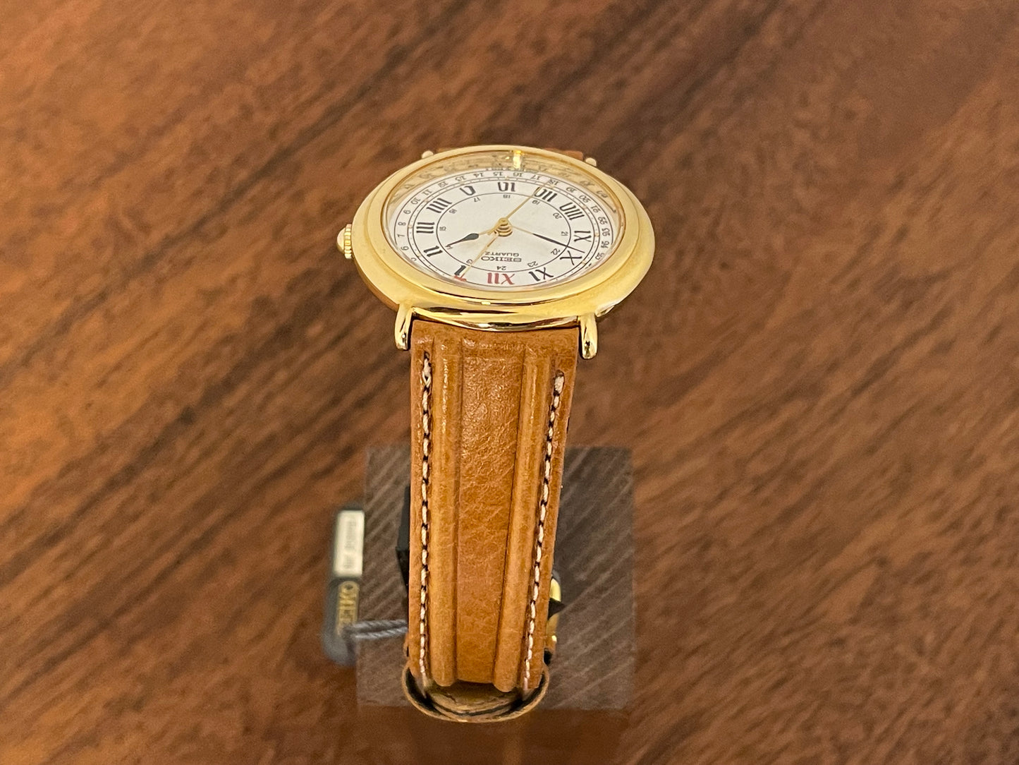 (1989) Seiko 6F25-6040 Quartz pointer date - white dial w/ Roman numerals (NOS)