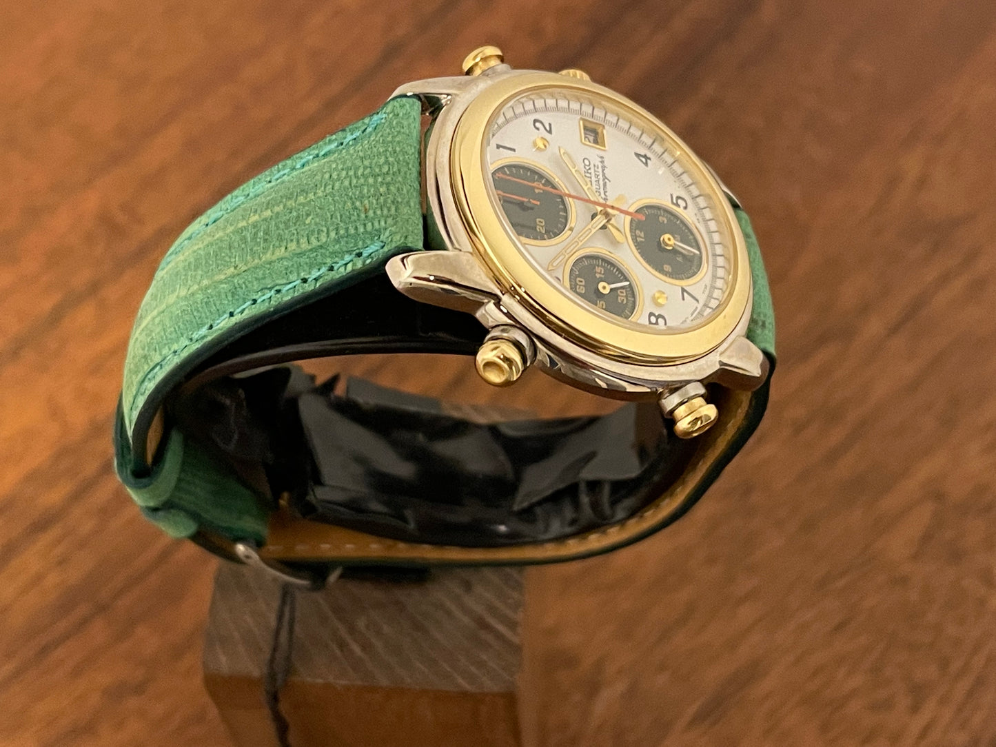 (1992) Seiko 7T32-6D40 Quartz big pusher chronograph - bi-color case - white dial w/ green subdials (NOS)