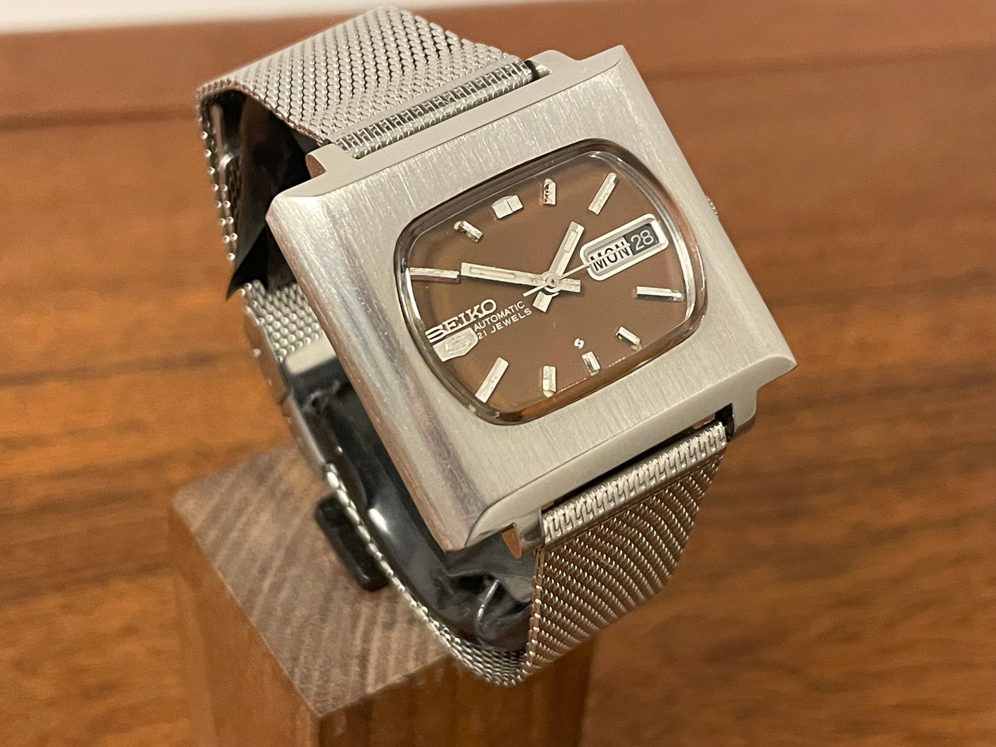 (1970) Seiko 5 Automatic 6119-5400 "TV" dial, square case with brown dial (serviced)