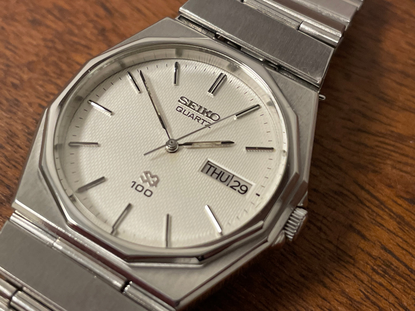 (1984) Seiko 6923-7080 Quartz SQ 100 dodecagon bezel - white waffle dial