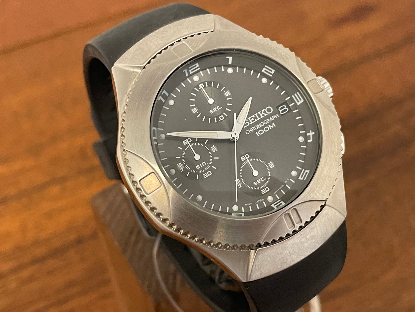 (2001) Seiko V657-0C90 Chronograph 100m on rubber strap - dark grey sunburst dial (NOS)
