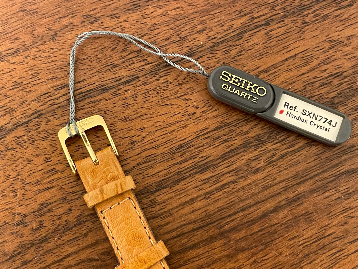 (1992) Seiko 4N00-0630 dress watch - white dial w/ Arabic numerals & leaf hands - small size (NOS)