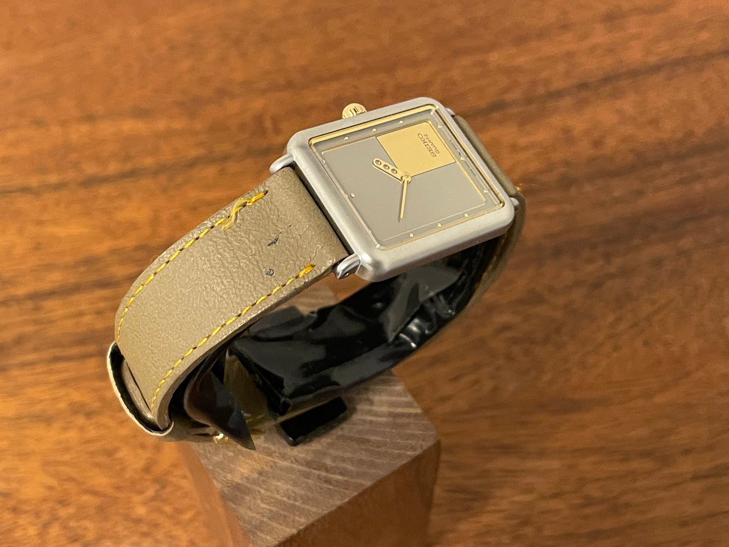 (1996) Seiko 5P30-5220 Quartz "Tank" dress watch - grey dial w/ gold square box (NOS)