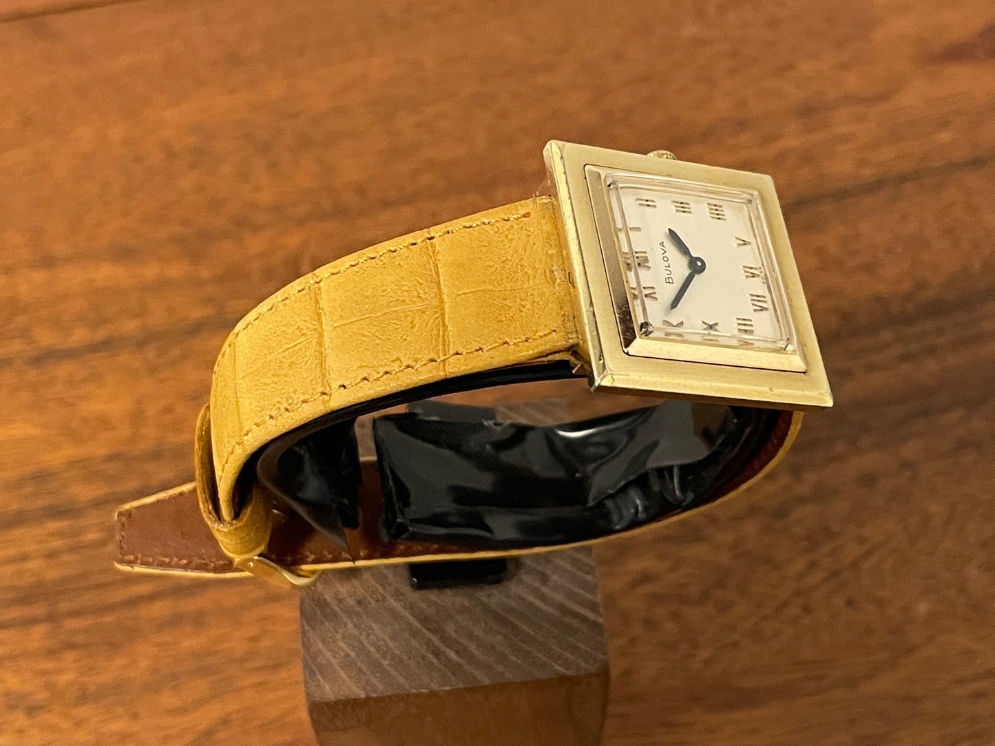(1969) Bulova 62905-5Y President "G" M9 square dress watch - champagne dial with gold Roman numerals (serviced)