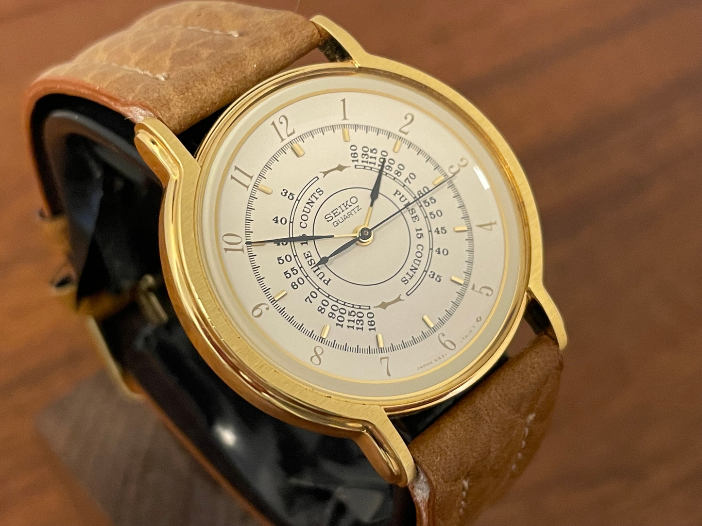 (1989) Seiko 5S21-7A10 Quartz medial pulsation - cream dial w/ gold Arabic numerals (NOS)