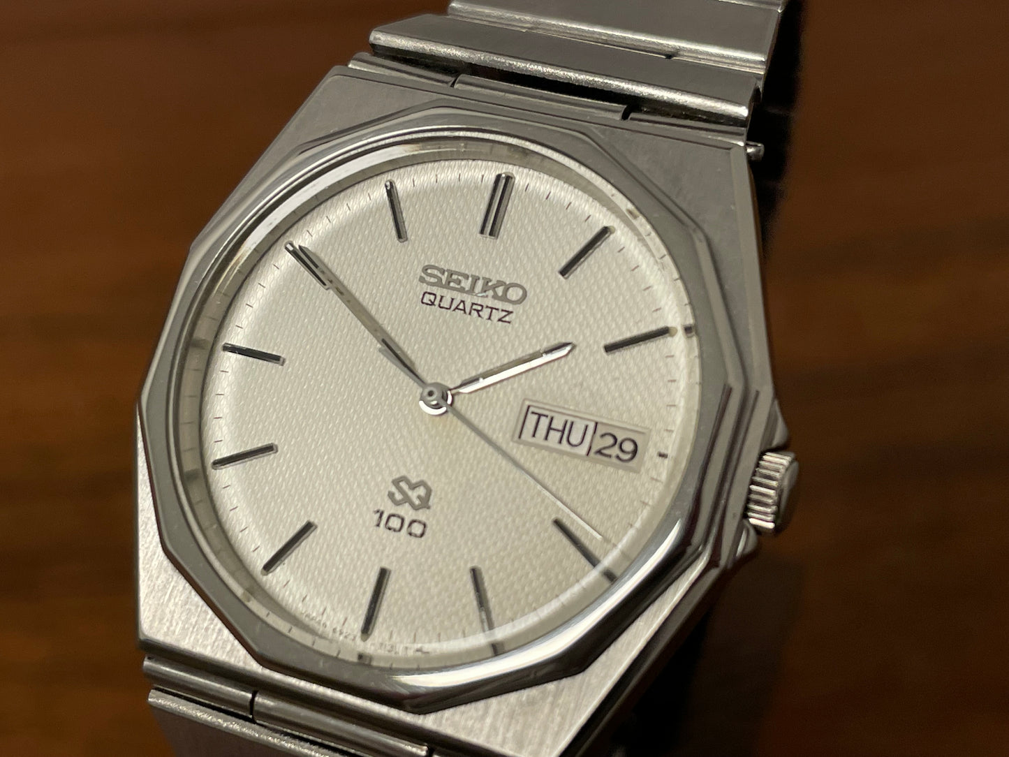 (1984) Seiko 6923-7080 Quartz SQ 100 dodecagon bezel - white waffle dial