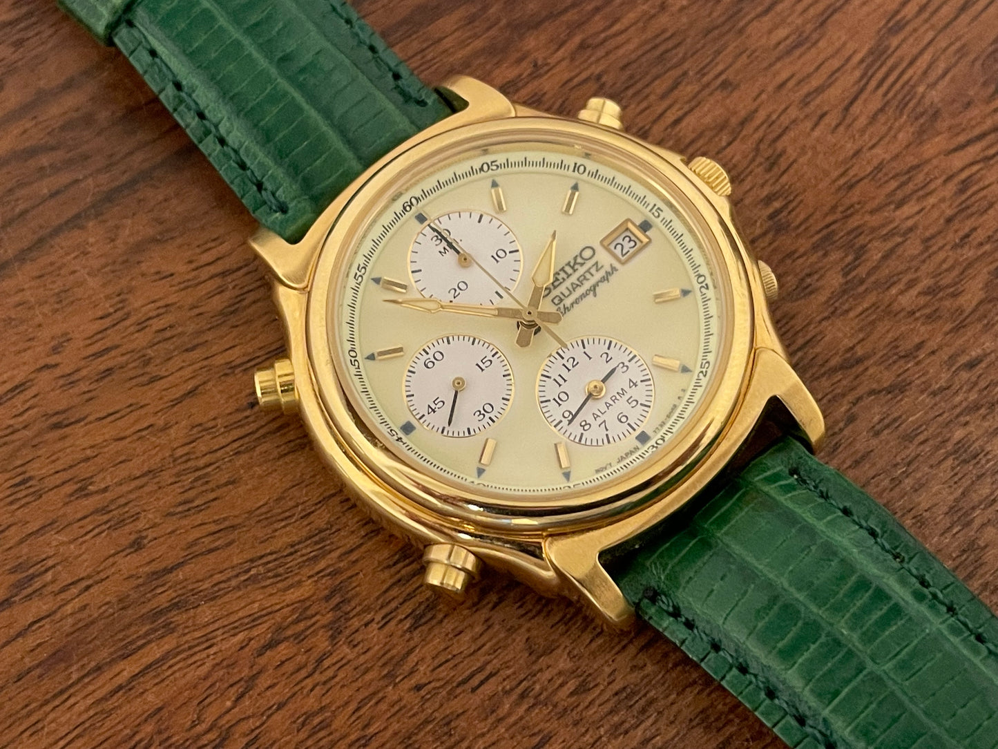 (1993) Seiko 7T32-6F70 Quartz chronograph - gold case, full lume dial w/ gold markers (NOS)