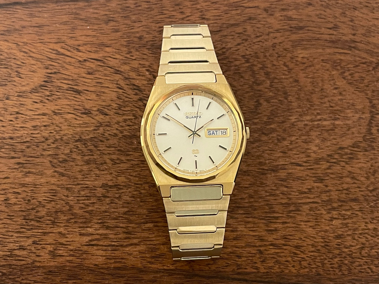 (1988) Seiko 7123-9000 SQ gold colored case with integrated bracelet (serviced)