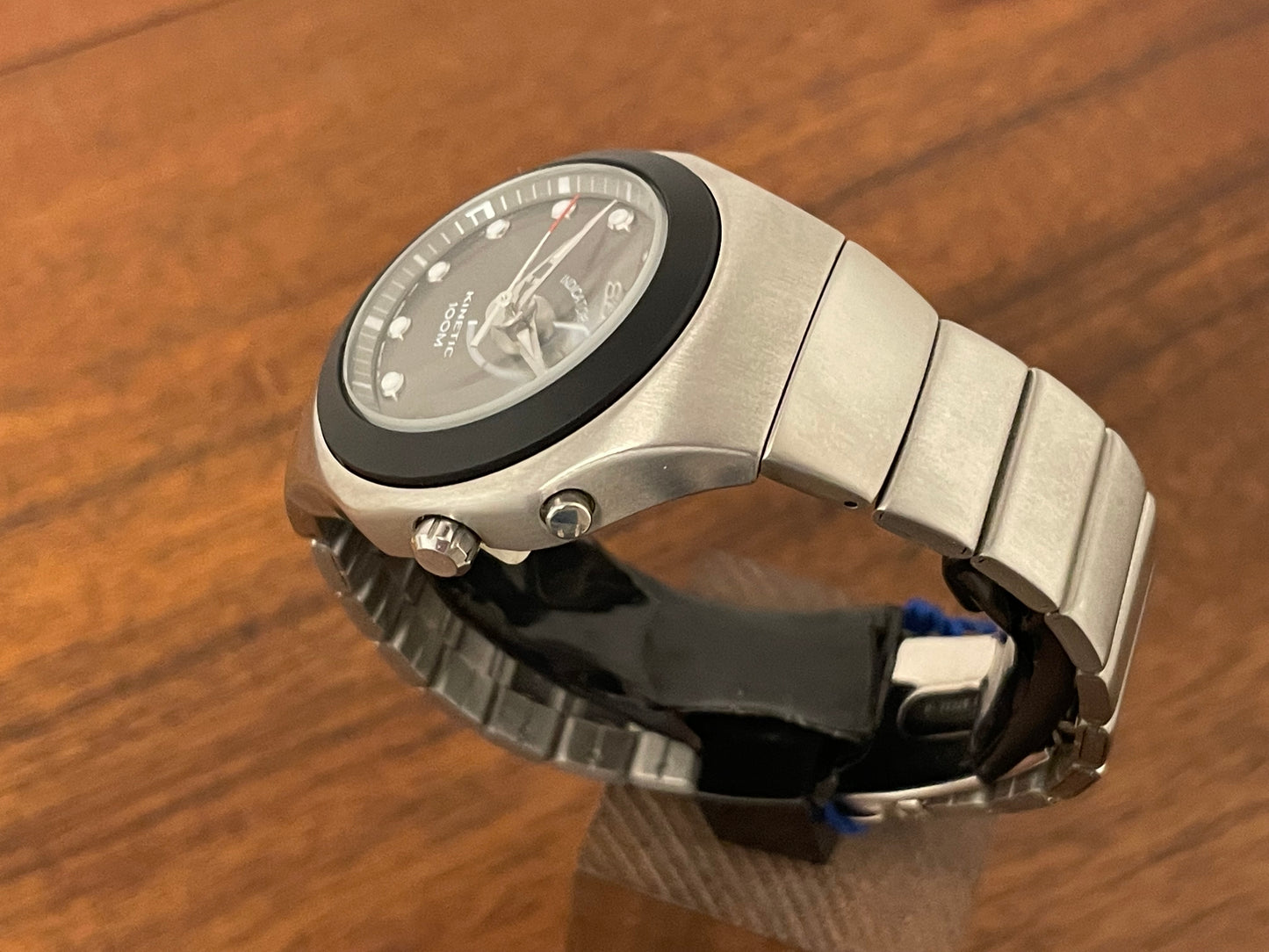 (2000) Seiko 5M62-0B60 Kinetic 100m black bezel - black sunburst dial (NOS)