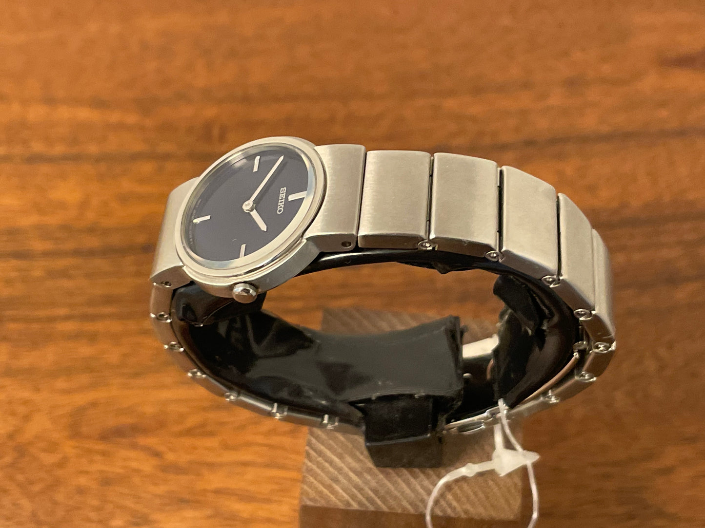 (2000) Seiko V700-6L20 - blue dial with silver markers - small size (NOS)