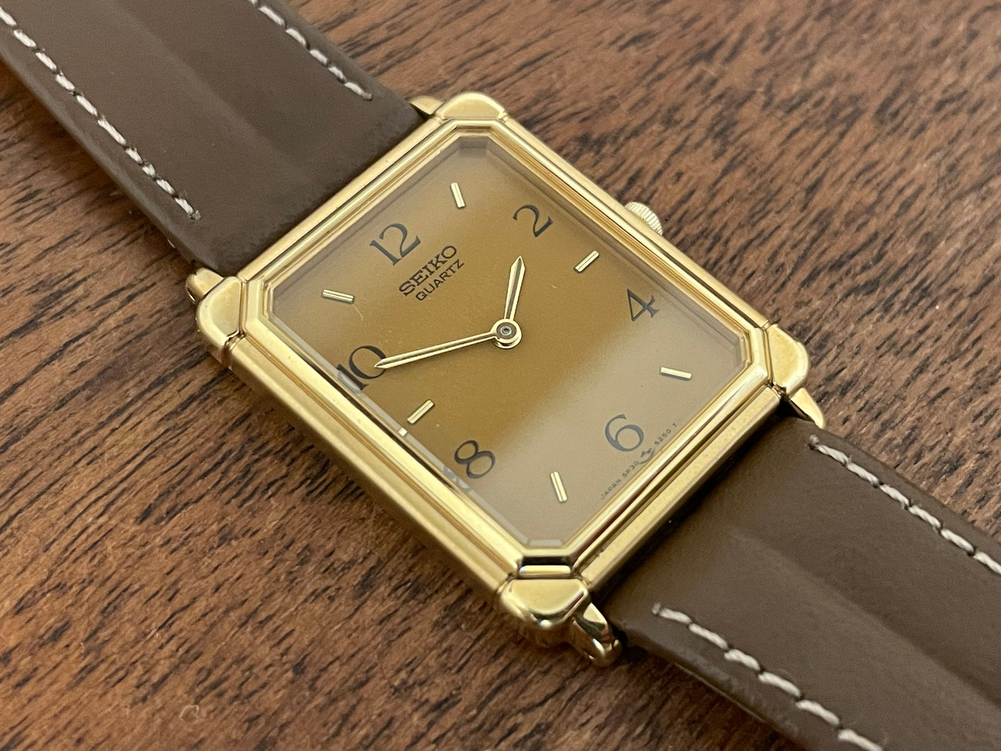 (1996) Seiko 5P30-5140 Quartz "Tank" dress watch - caramel dial w/ gold numerals/markers (NOS)