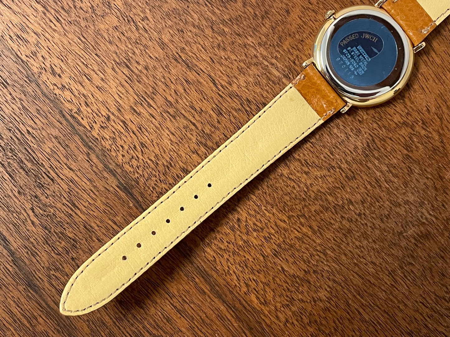 (1989) Seiko 6F25-6040 Quartz pointer date - white dial w/ Roman numerals (NOS)