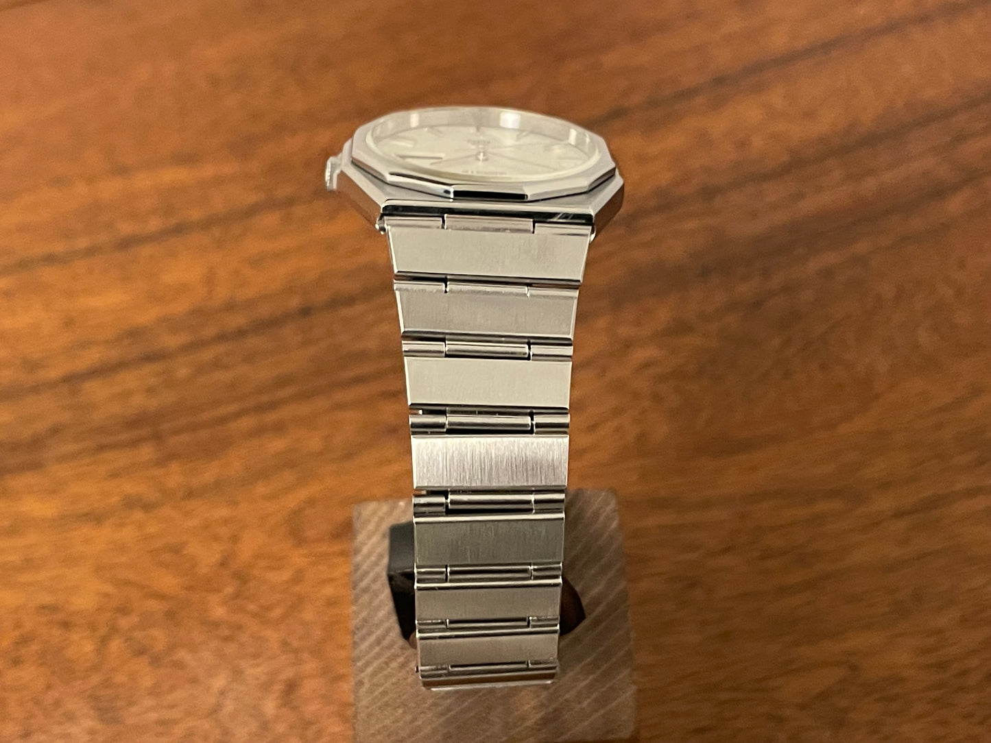 (1984) Seiko 6923-7080 Quartz SQ 100 dodecagon bezel - white waffle dial