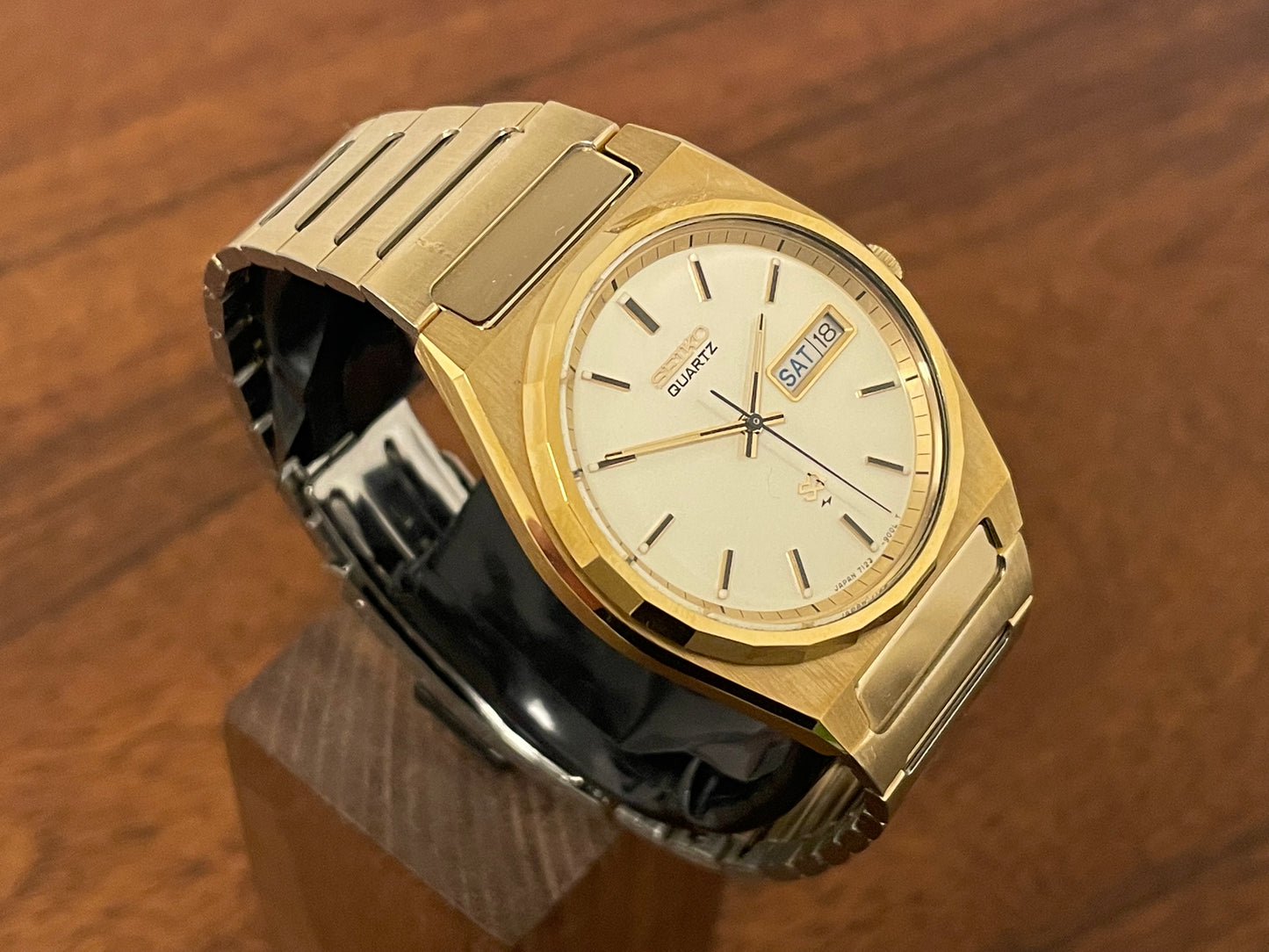 (1988) Seiko 7123-9000 SQ gold colored case with integrated bracelet (serviced)
