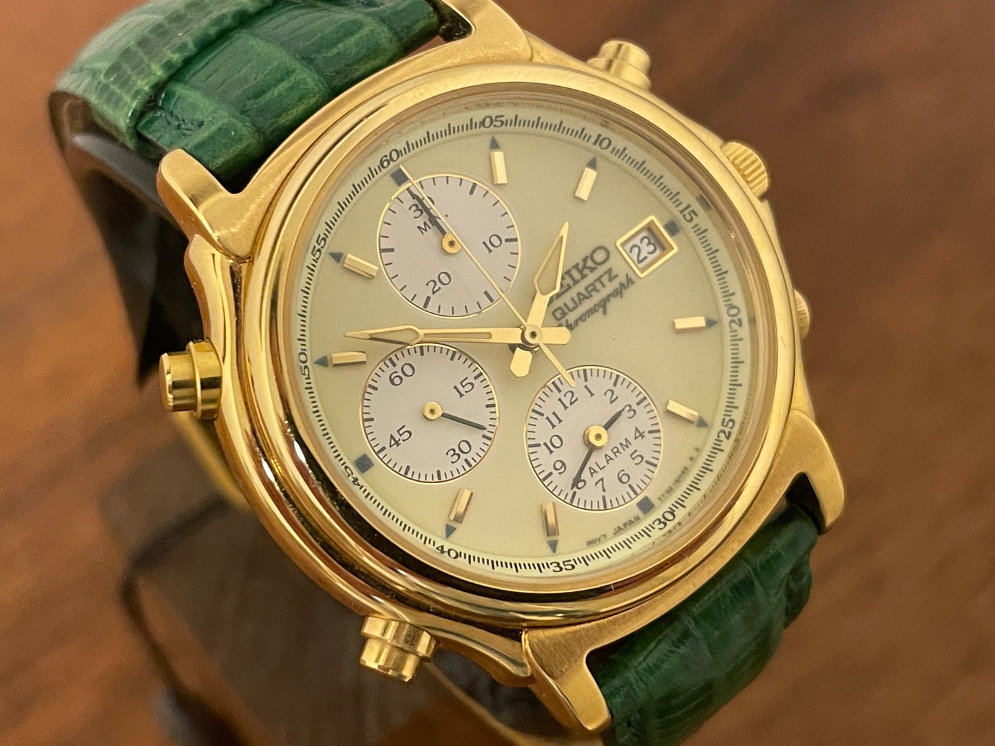 (1993) Seiko 7T32-6F70 Quartz chronograph - gold case, full lume dial w/ gold markers (NOS)