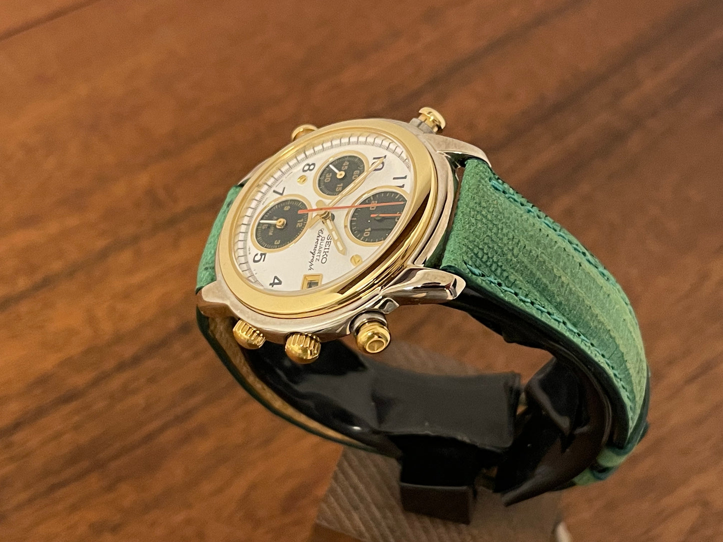 (1992) Seiko 7T32-6D40 Quartz big pusher chronograph - bi-color case - white dial w/ green subdials (NOS)