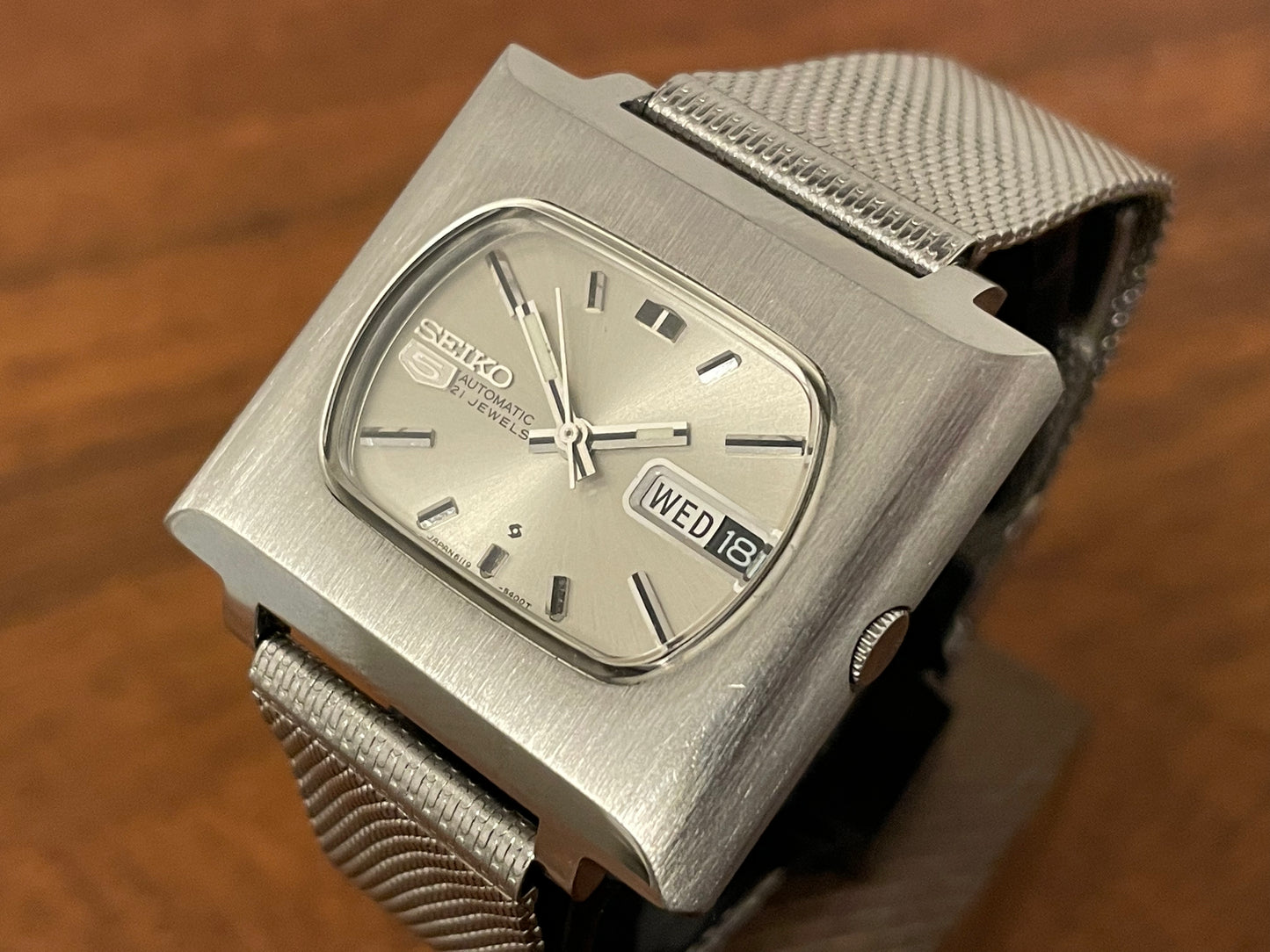 (1972) Seiko 5 Automatic 6119-5401 "TV" dial, square case with silver dial (full service)