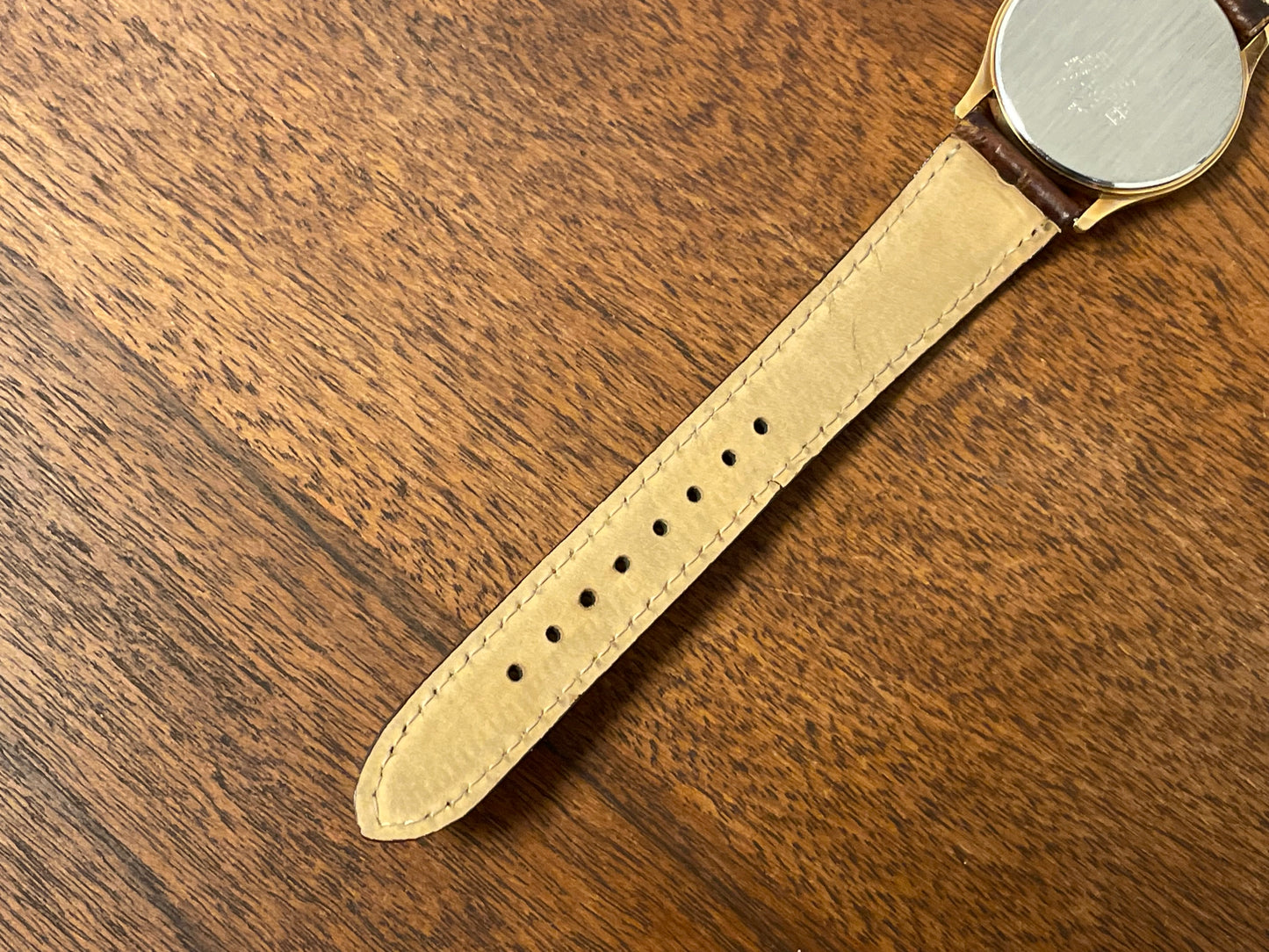(2003) Seiko 7N01-7041 quartz dress watch - gold case w/ white dial & Arabic numerals (NOS)