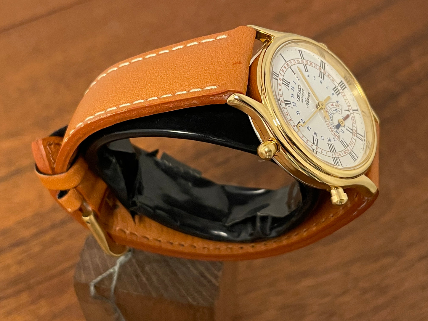 (1999) Seiko 8M15-9000 Quartz Alarm " dancing hands" - gold case w/ white dial (NOS)