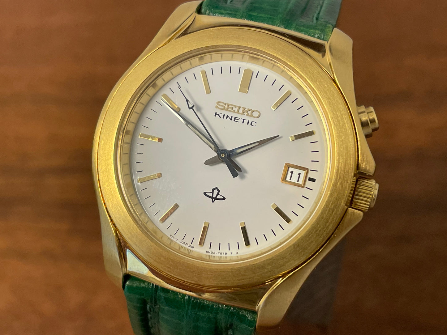 (1994) Seiko 5M22-7B00 Kinetic gold case - white dial w/ gold markers (NOS)