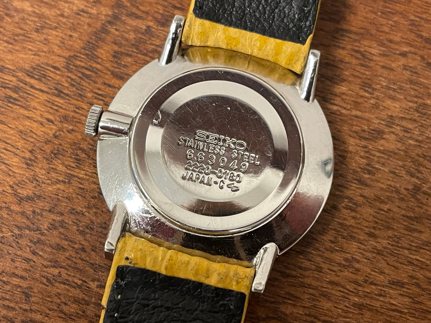 (1976) Seiko 2220-0180 Chariot dress watch - silver textured waffle dial w/ Roman numerals