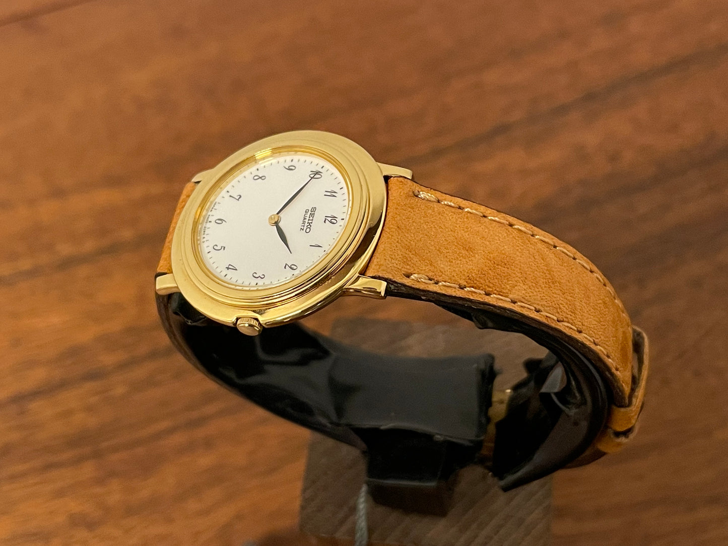 (1992) Seiko 4N00-0630 dress watch - white dial w/ Arabic numerals & leaf hands - small size (NOS)