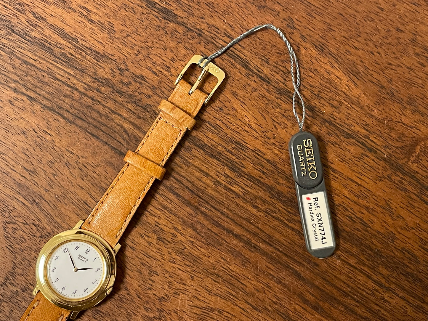 (1992) Seiko 4N00-0630 dress watch - white dial w/ Arabic numerals & leaf hands - small size (NOS)