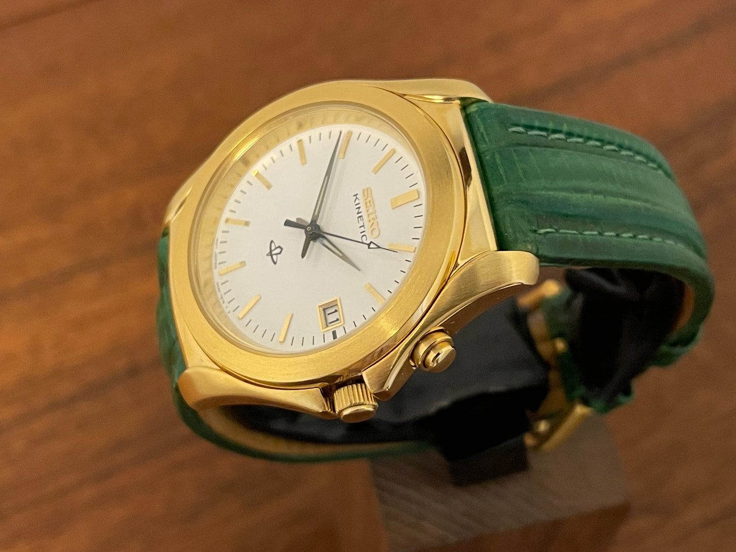 (1994) Seiko 5M22-7B00 Kinetic gold case - white dial w/ gold markers (NOS)
