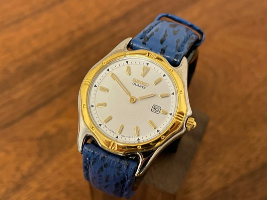 (1995) vintage Seiko 7N89-0261 dress watch - small size front view