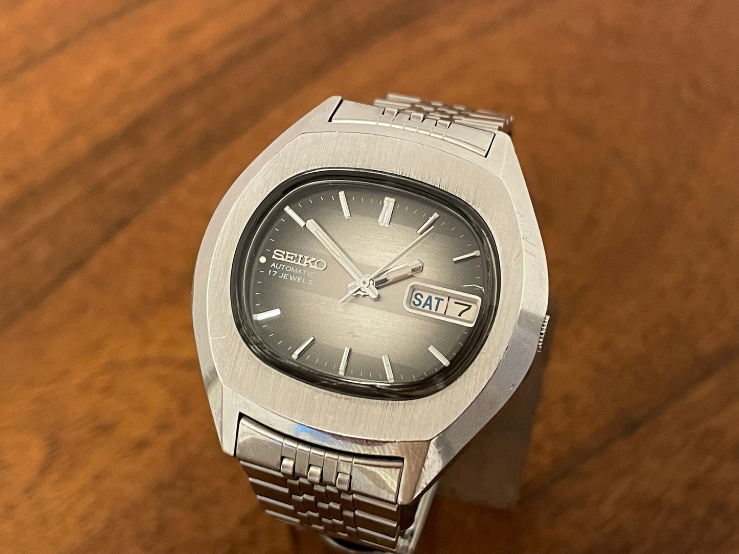1976 Seiko 7009-5001 "TV dial", oval case front view