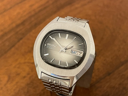 1976 Seiko 7009-5001 "TV dial", oval case front view