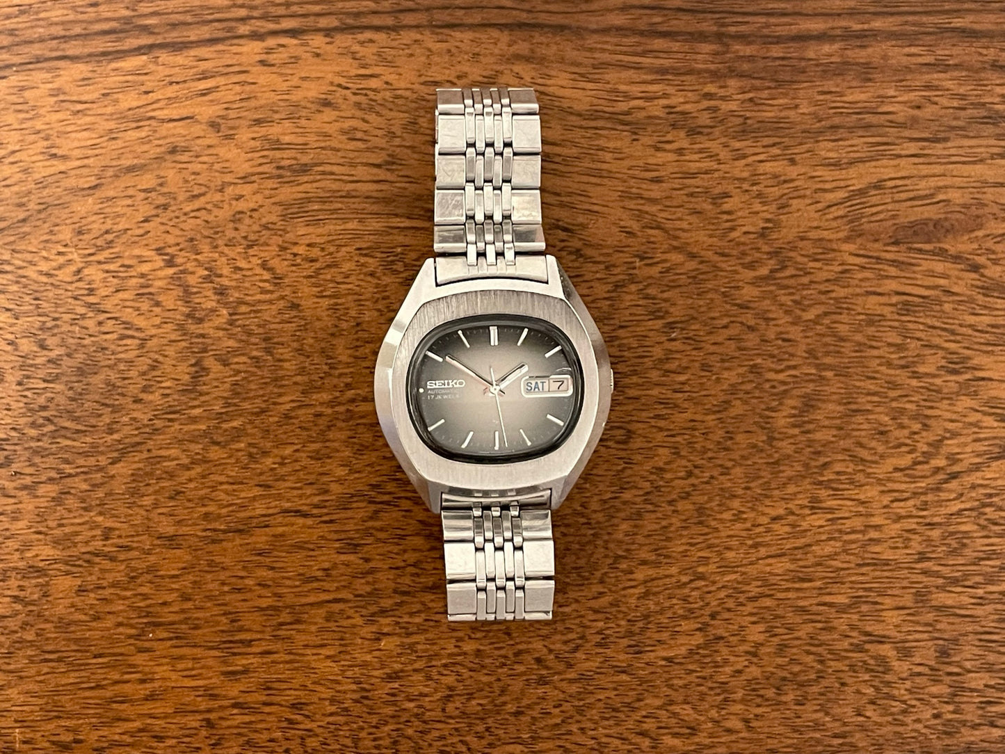 (1976) Seiko 7009-5001 "TV dial" oval case - grey gradient dial (serviced)