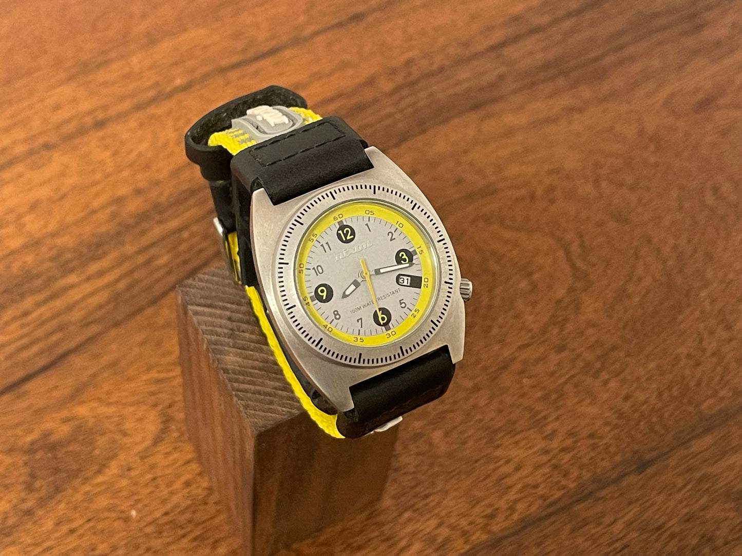 (1990s) Nixon Exactly diver - small size